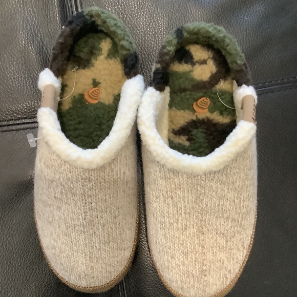 Acorn Mule slippers, taupe and brown with camo interior, size 5-6 - Picture 1 of 4